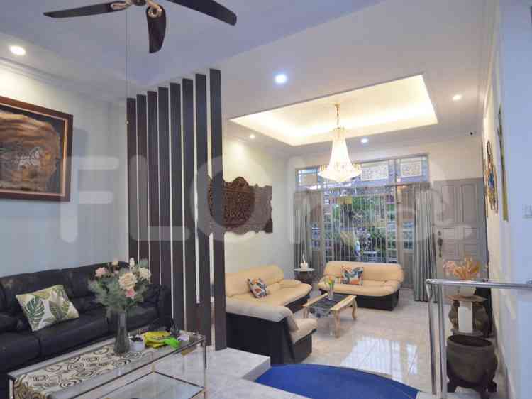 Disewakan Rumah 9 BR, Luas 620 m2 di Cilandak, Cilandak 3