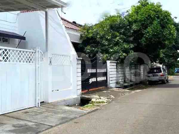 135 sqm, 4 BR house for sale in Jl. H. Naimun, Kebon Jeruk 2