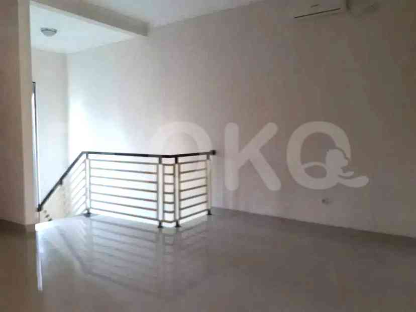 Dijual Rumah 4 BR, Luas 180 m2 di Jl. Zamrud, Cilandak 6