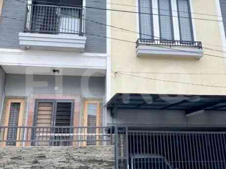 410 sqm, 6 BR house for rent in Jelambar , Grogol 1