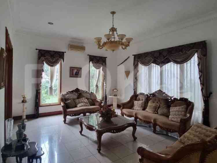 Dijual Rumah 6 BR, Luas 700 m2 di Pasar Rebo, Pasar Rebo 3