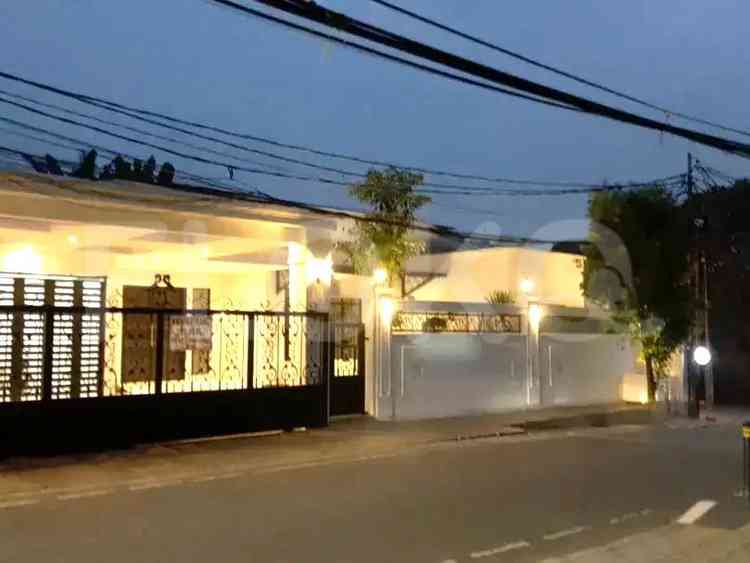 Dijual Rumah 5 BR, Luas 400 m2 di Jl. Wijaya Kusuma, Cilandak 8