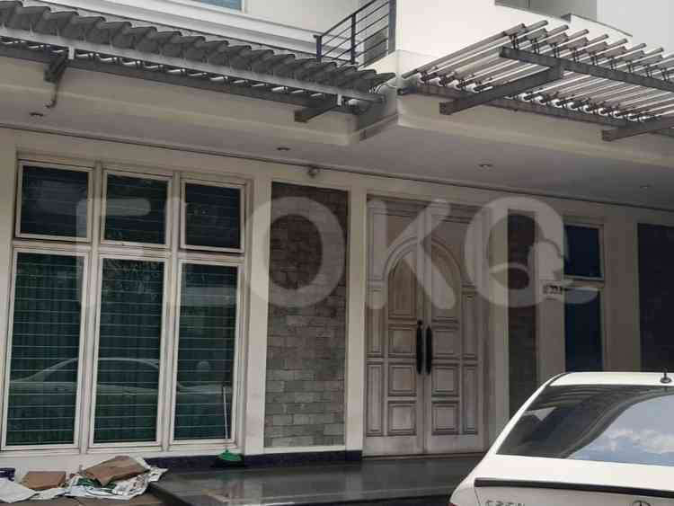 Disewakan Rumah 6 BR, Luas 1000 m2 di Kebon Jeruk, Kebon Jeruk 1