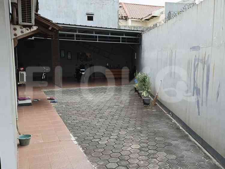 Dijual Rumah 3 BR, Luas 180 m2 di Jakasampurna, Bekasi 9