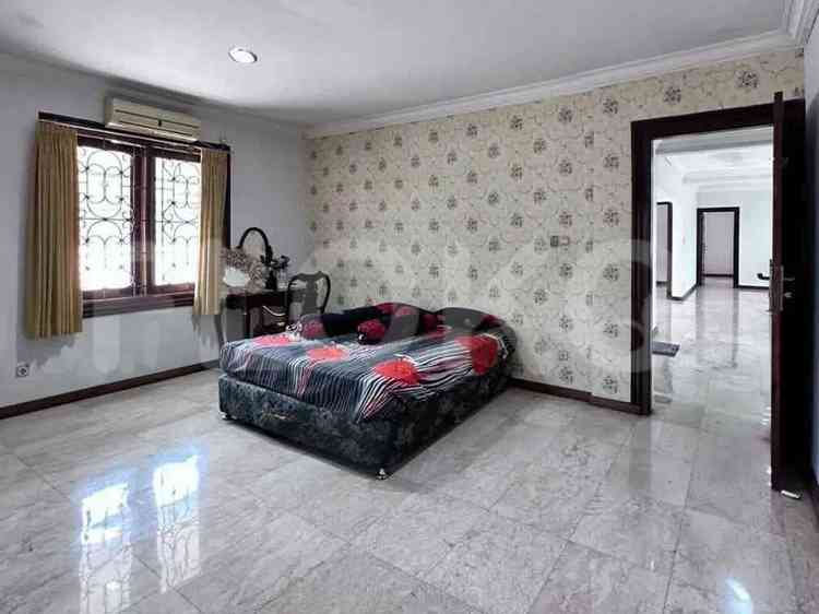 Dijual Rumah 5 BR, Luas 900 m2 di Simprug, Simprug 8