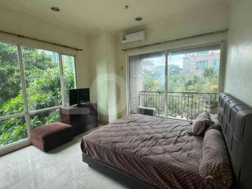 252 sqm, 18th floor, 4 BR apartment for sale in Kebayoran Lama 1