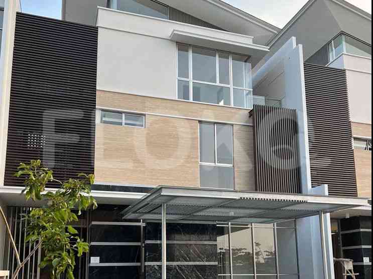 700 sqm, 4 BR house for rent in Pantai Indah Kapuk, Kamal Muara 1