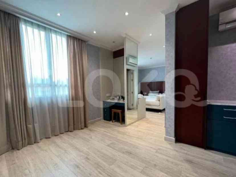 225 sqm, 8th floor, 3 BR apartment for sale in Teuku Nyak Arief 6