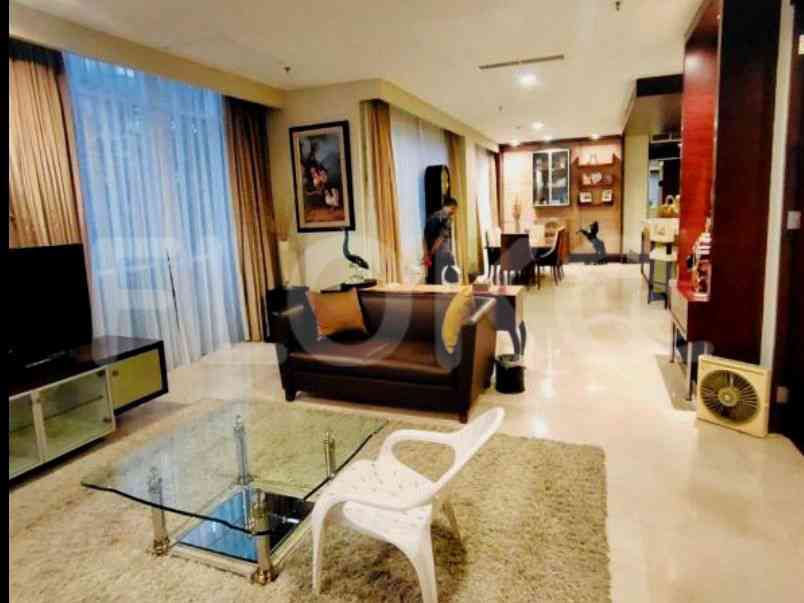 Dijual Apartemen 3 BR, Lantai 2, Luas 200 m2 di Gatot Subroto 5