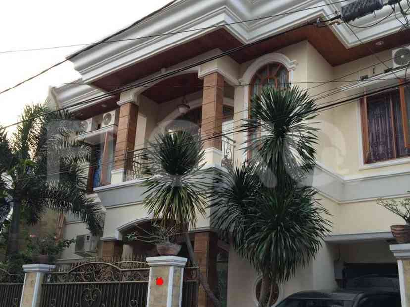 Dijual Rumah 4 BR, Luas 300 m2 di Simprug, Simprug 2