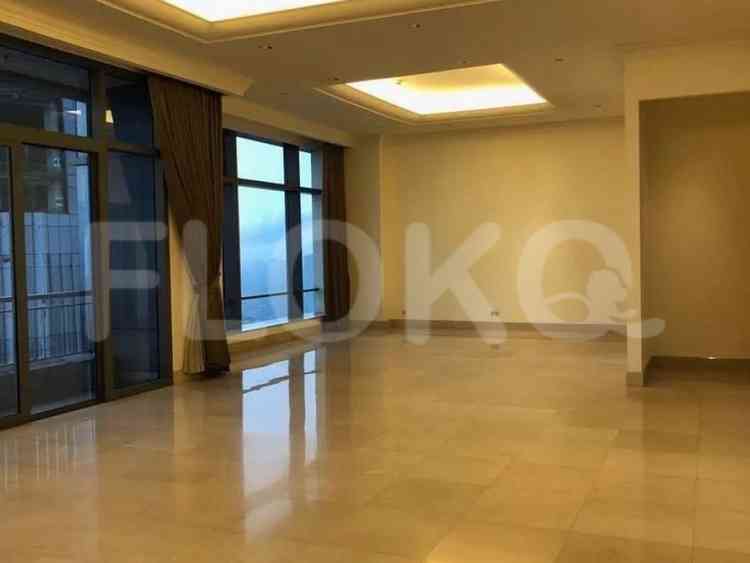 440 sqm, 1st floor, 4 BR apartment for sale in Setiabudi 7