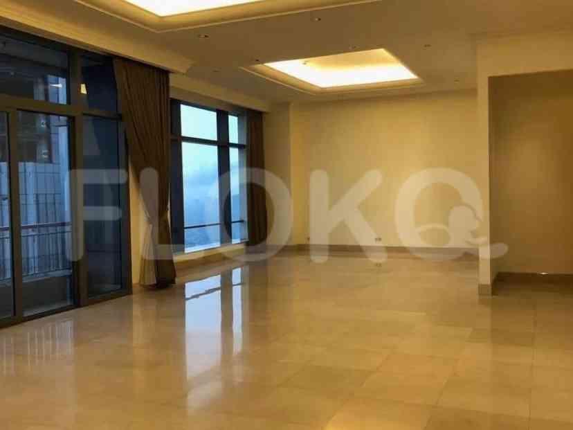 440 sqm, 1st floor, 4 BR apartment for sale in Setiabudi 7