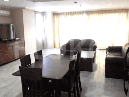 189 sqm, 6th floor, 3 BR apartment for sale in Kebayoran Lama 2