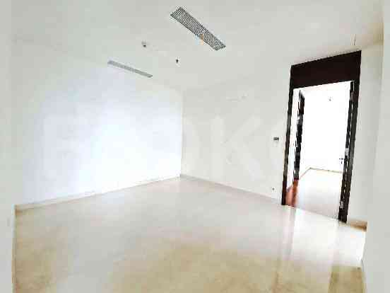 363 sqm, 18th floor, 4 BR apartment for sale in Sudirman 5