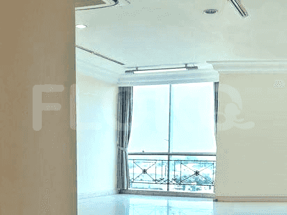 185 sqm, 8th floor, 3 BR apartment for sale in Teuku Nyak Arief 5