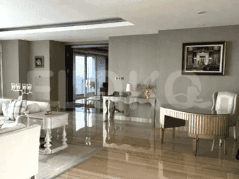 353 sqm, 22nd floor, 4 BR apartment for sale in Kebayoran Lama 2