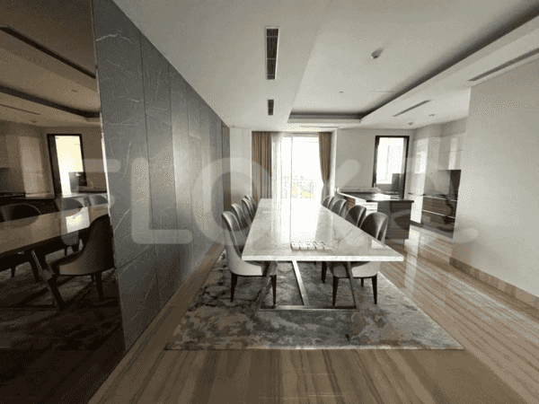 283 sqm, 6th floor, 3 BR apartment for sale in Kebayoran Lama 2