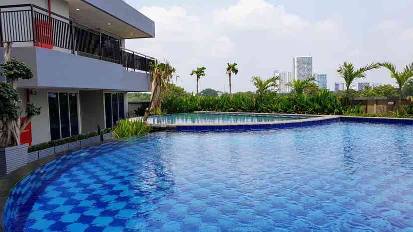 Kolam Renang Parkland Avenue Apartemen