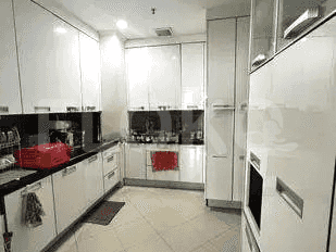 228 sqm, 5th floor, 4 BR apartment for sale in Teuku Nyak Arief 8