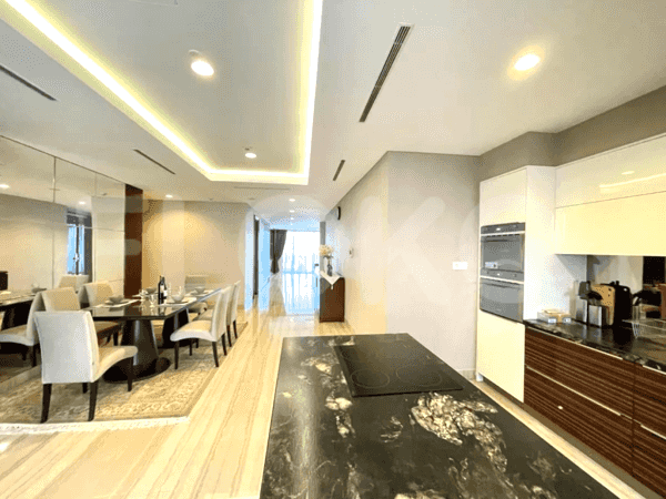 276 sqm, 17th floor, 3 BR apartment for sale in Kebayoran Lama 8