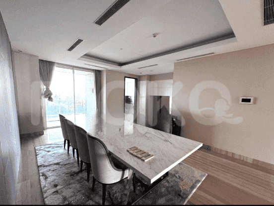 283 sqm, 8th floor, 3 BR apartment for sale in Kebayoran Lama 3