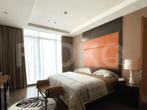 207 sqm, 33rd floor, 3 BR apartment for sale in Kuningan 1