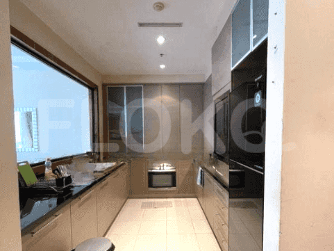 207 sqm, 33rd floor, 3 BR apartment for sale in Kuningan 4