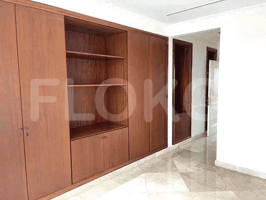 175 sqm, 17th floor, 3 BR apartment for sale in Teuku Nyak Arief 3