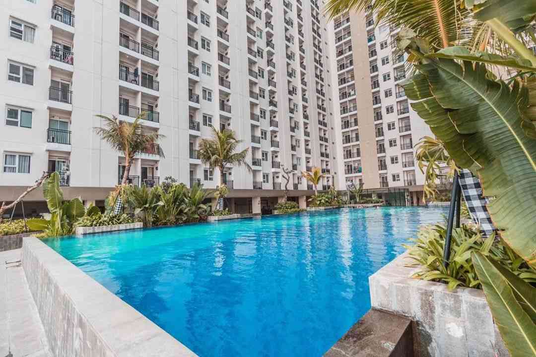 Swimming pool Cinere Resort Apartment