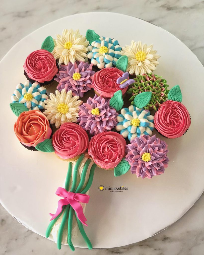 Minilovebites flower arrangement birthday cake jakarta