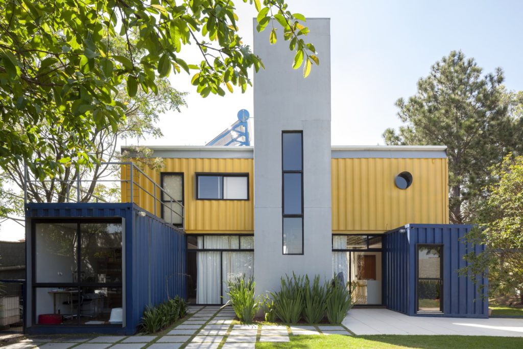 container houses: front view of Casa Container Granja Viana