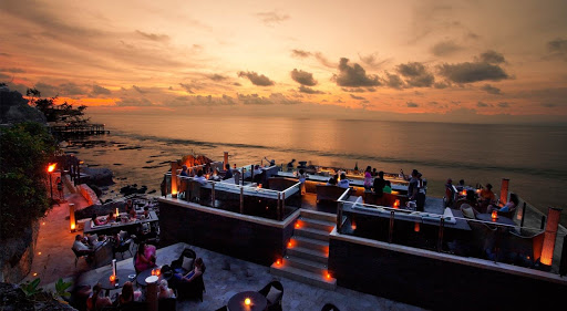 Must Visit 12 Most Beautiful Rooftop Bar In Bali Flokq Coliving Bali